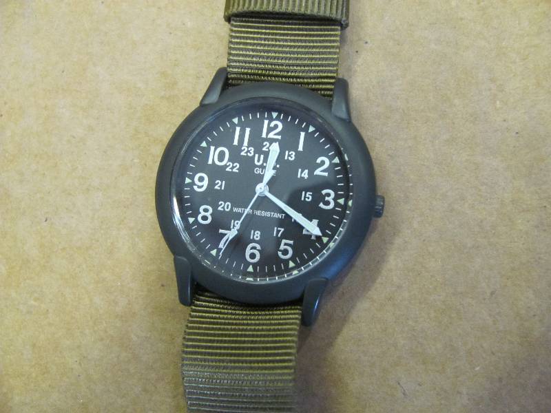 lot 19 image: Watches