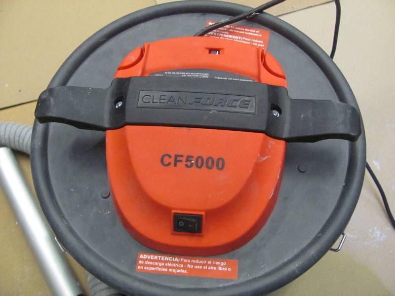 lot 40 image: Ash Vacuums