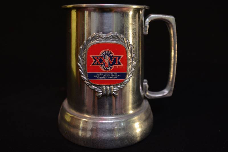 lot 20 image: Stein - Superbowl XXVI Commemorative Collectible
