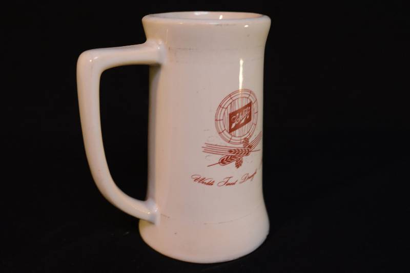 lot 22 image: Stein - SchlitzVintage Worlds Finest