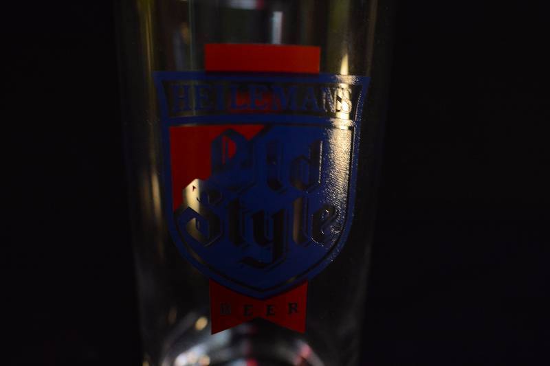 lot 33 image: Pair of Beer Glass - Heilemans Old Style (1 of 2)