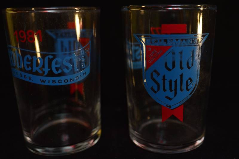lot 34 image: Pair of Beer Glass - Heilemans Old Style (2 of 2)