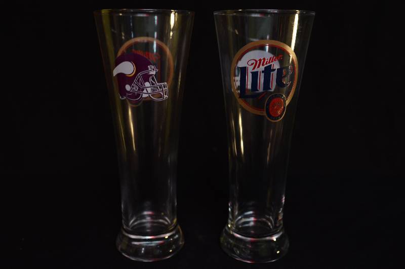 lot 76 image: Pair of Beer Glass - Miller Lite Vikings
