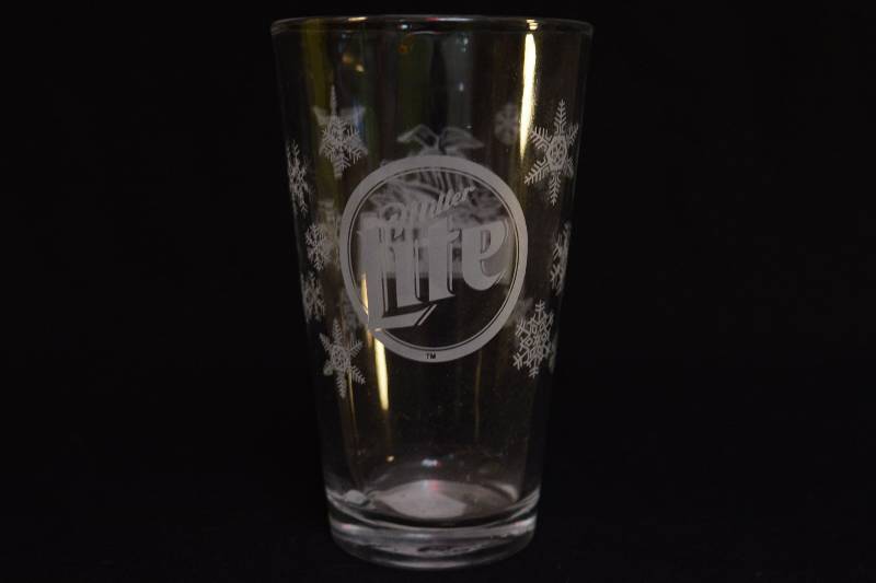 lot 77 image: Beer Glass - Miller Lite Genuine Draft
