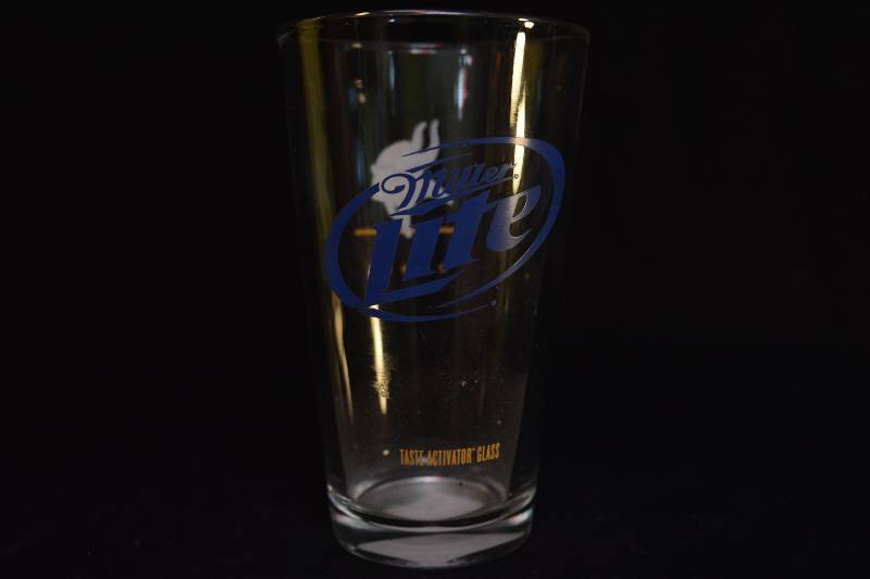lot 78 image: Beer Glass - Miller Lite Vikings