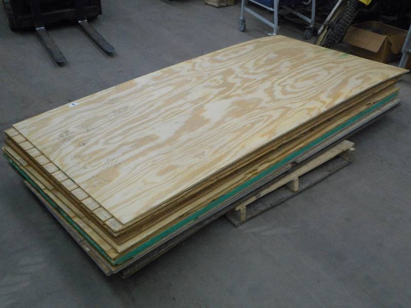 lot 2 image: Pallet Of Plywood (18) 4x8 Sheet...