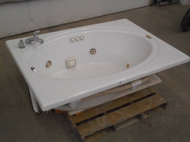 lot 7 image: Jacuzzi 42x60 Whirlpool Tub, Adju...