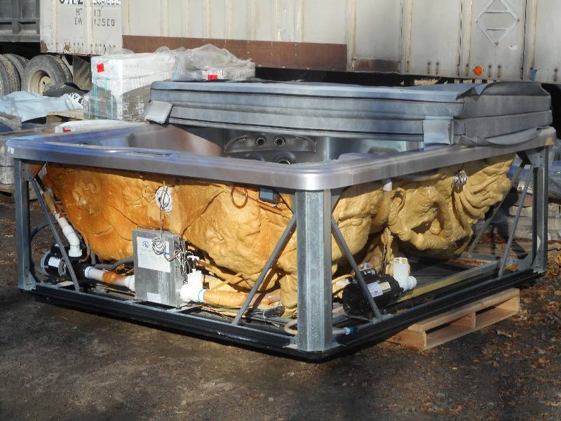 lot 9 image: Master Spas Legend Series Deluxe Ho...