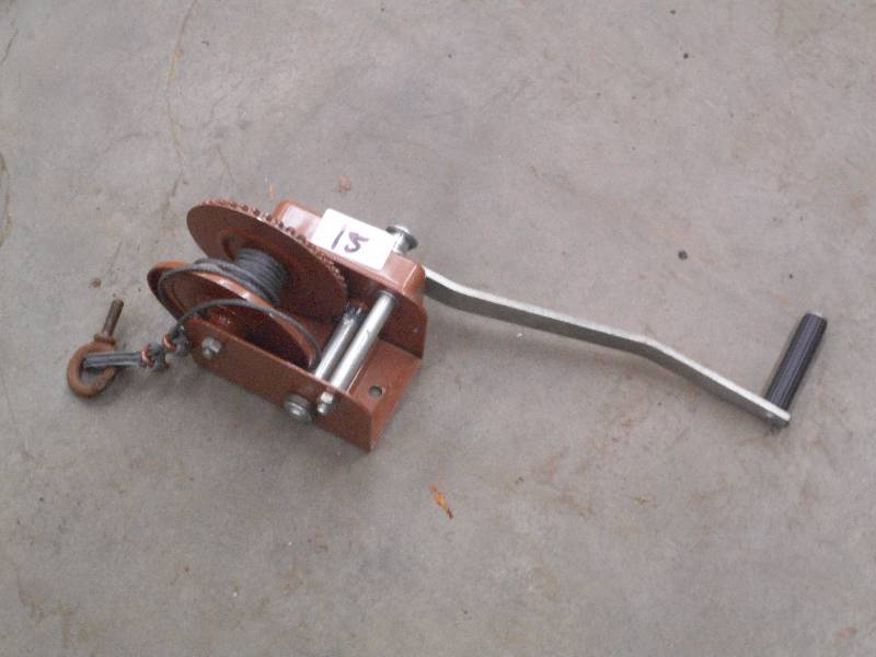 lot 15 image: Like New Hand-Crank Winch ...