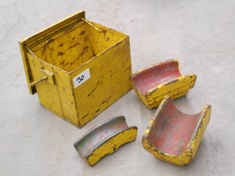 lot 30 image: 3-Piece Heavy Duty Industrial Pipe ...