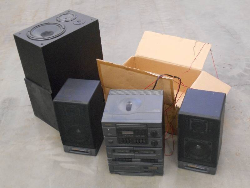 lot 64 image: Koss Stereo System With (4) Speaker...