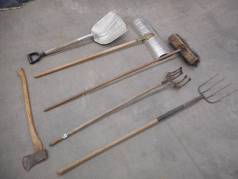 lot 68 image: Lot Of (6) Hand Tools ...