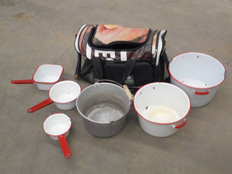 lot 73 image: 6-Piece Camp Cookware Set With Bag ...