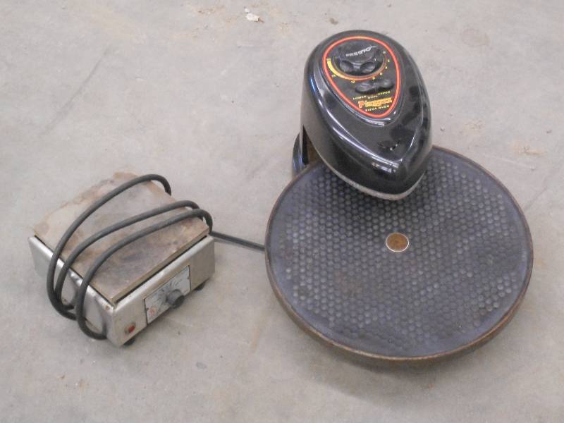 lot 78 image: (1) Pizzaz Pizza Cooker & (1) 120Vo...