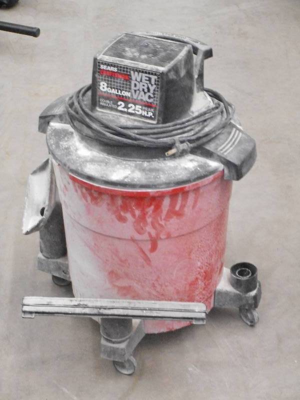 lot 89 image: Craftsman 2.25HP 8-Gallon WetDry V...