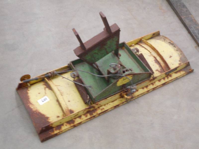 lot 107 image: John Deere 42 Snow Blade With Moun...
