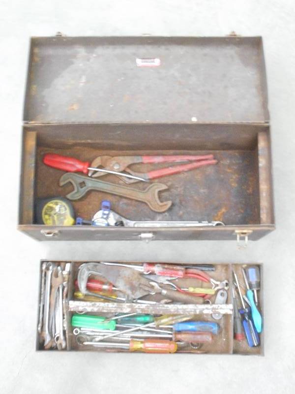 lot 115 image: Steel Toolbox Full Of Misc Hand Too...