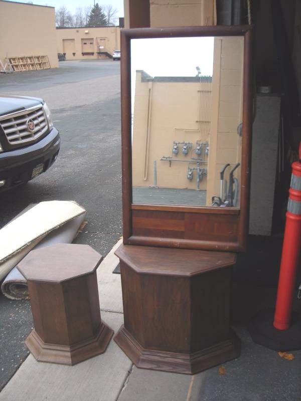 lot 5 image: Mirror, 2- Side Tables