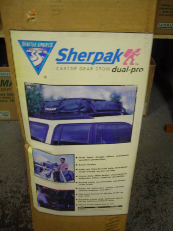 lot 10 image: Portable Car Top Gear Bag