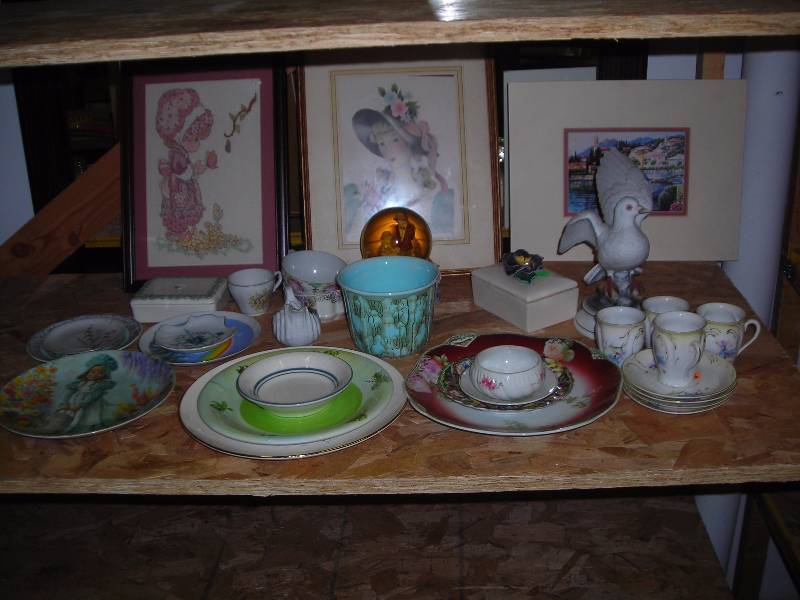 lot 12 image: Lot Of Vintage Dishes & Figureines