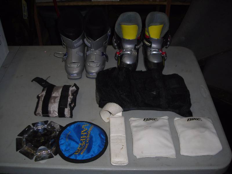 lot 24 image: Ski Boots, Ankle & Wrist Weights
