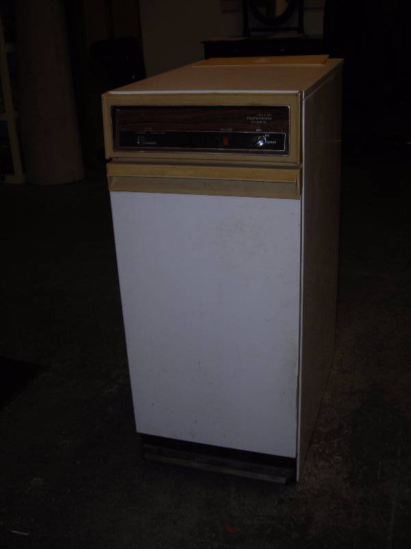 lot 41 image: Kenmore Trash Compactor