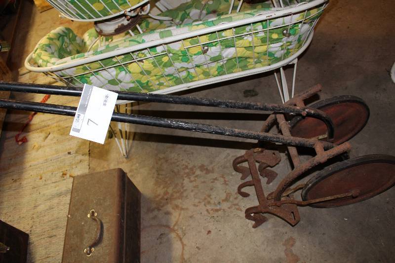 lot 7 image: Walk behind Garden Tiller Cultivator