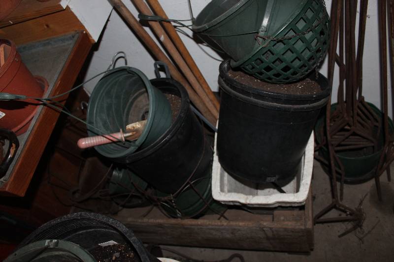 lot 35 image: Box Lot includes various planter pots