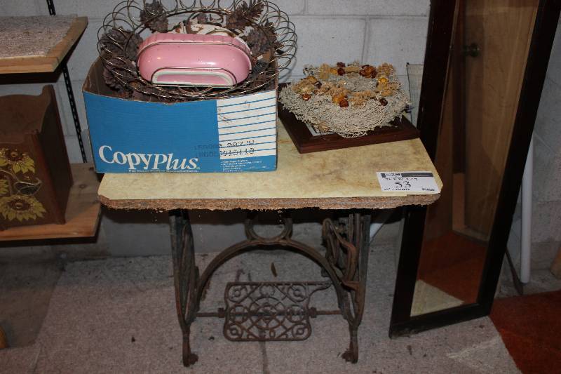 lot 53 image: Vintage Sewing Machine, a pinecone wreath, a fall wreath and more