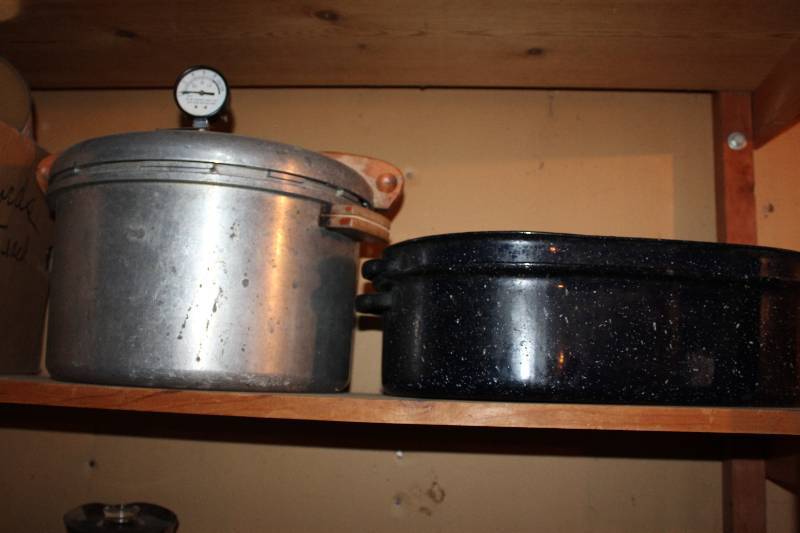 lot 55 image: Shelf Lot includes pressure cooker, roasting pan, VHS player and more