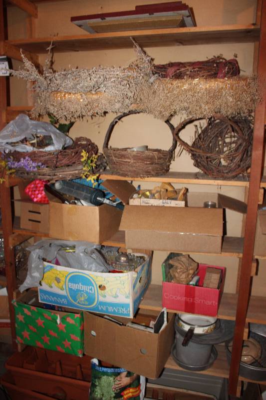 lot 73 image: Shelf Lot includes wicker baskets, wreaths and more
