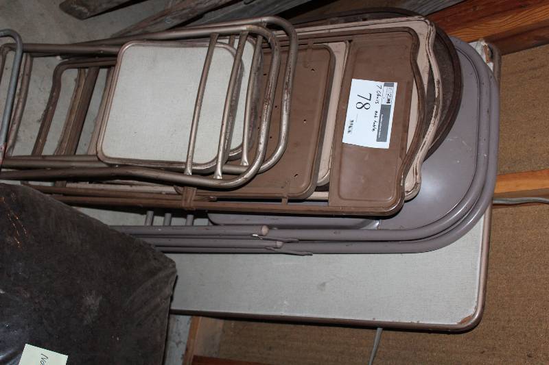 lot 78 image: Folding Chairs (7) and Table (1)