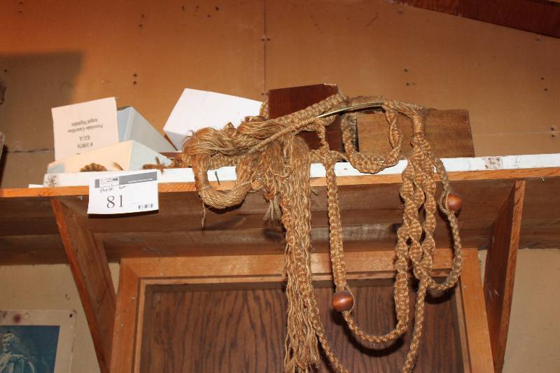 lot 81 image: Shelf Lot includes plant hanger made of rope, vintage FORBES COFFEE crate and other various things