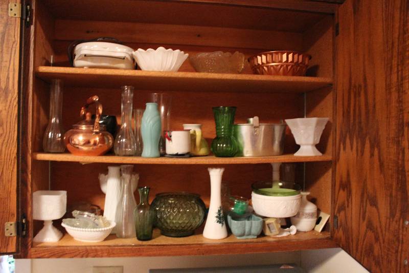 lot 84 image: Cabinet Lot includes glass vases, bowls and more
