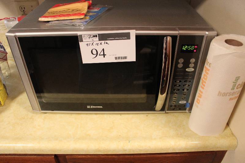 lot 94 image: Emerson Microwave with glass carousel plate