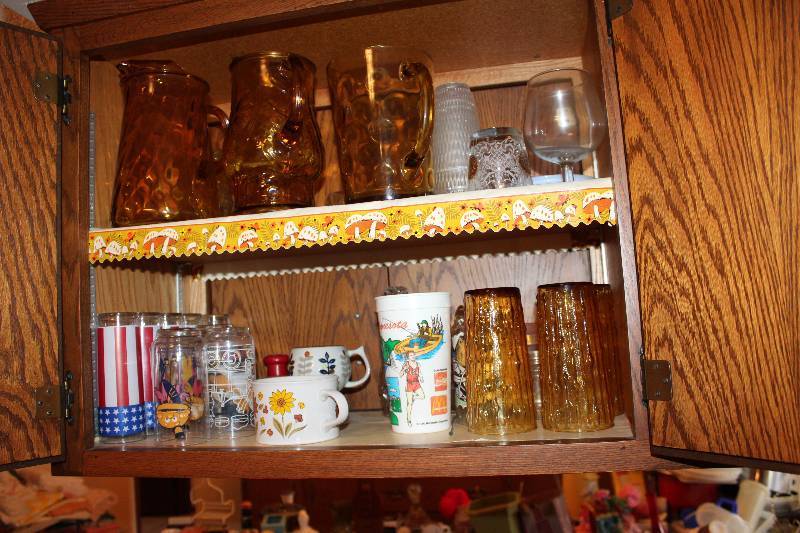 lot 87 image: Cabinet Lot includes glass pitchers, drinking glasses and more