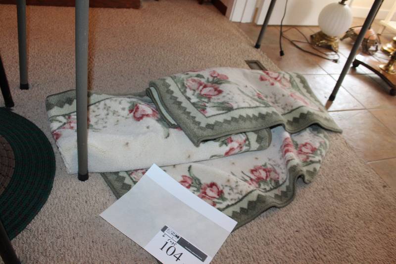 lot 104 image: Rugs (6) with various patterns