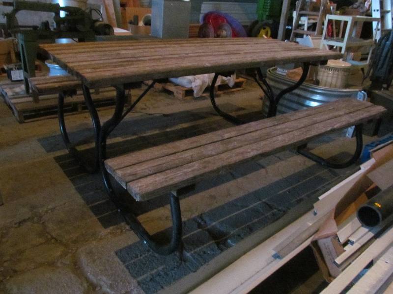 picnic table