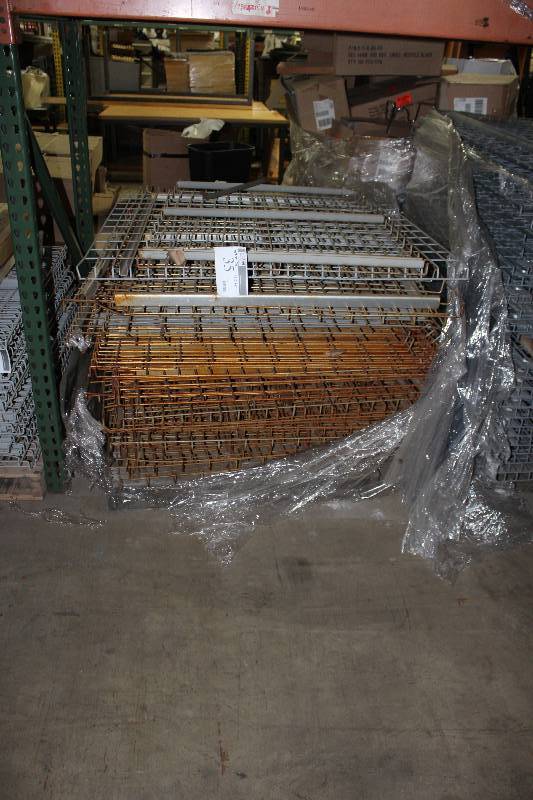 Lot of approx (25) Metal Pallet Grates