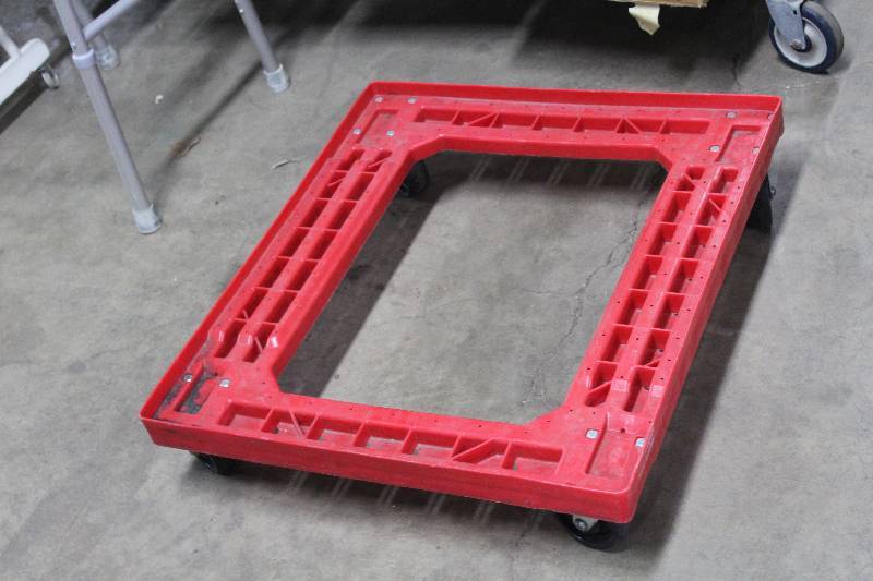 Lot of 2 floor dolly