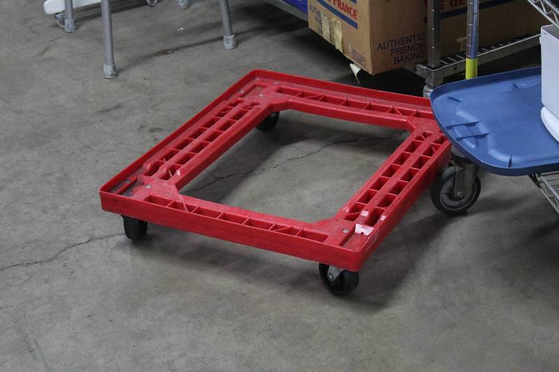 Lot of 2 floor dolly