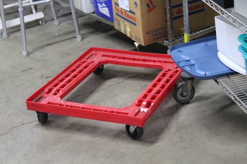 Lot of 2 floor dolly