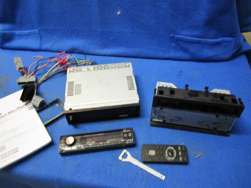 Sony detachable face CD  Radio veh...
