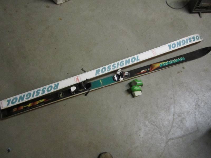 Rossignol series 3 skiis, good cond...