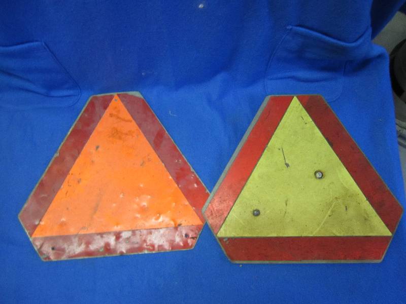 2 vechicle triangles ...