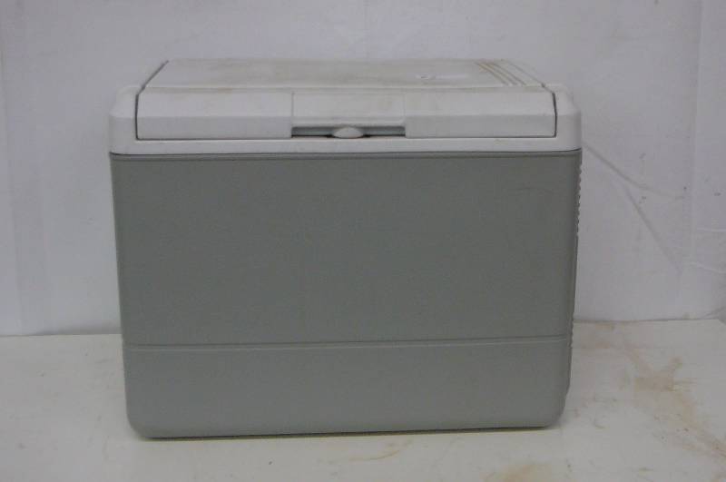 Coleman 12 Volt Travel Cooler size 21 12 X 15 X 17 12