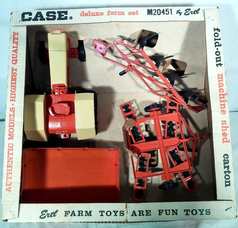 lot 2 image: Vintage Metal CASE Deluxe Toy Farm Set (very good shape)