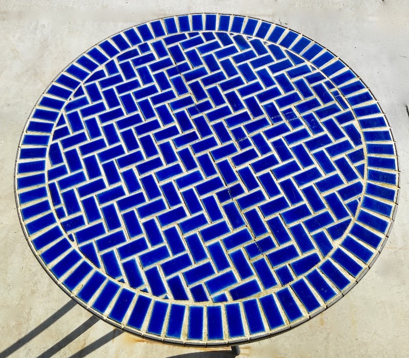 lot 6 image: Bistro Tabel and Set of 2 Chairs (metal & tile)