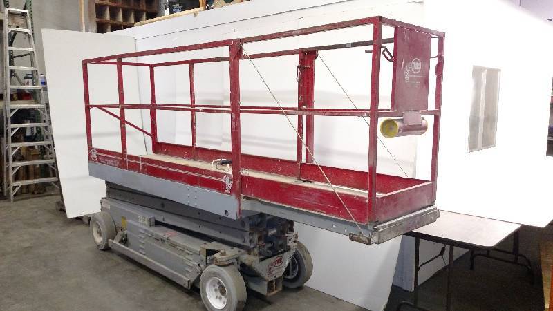 MEC Model 2034 20 Scissor Lift, 32...
