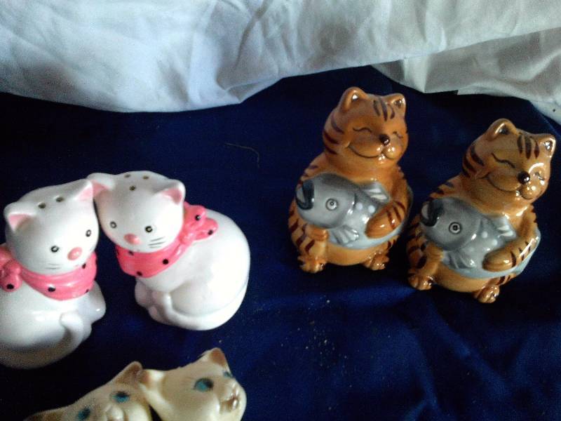 3 sets of kitty salt and pepper shakers
